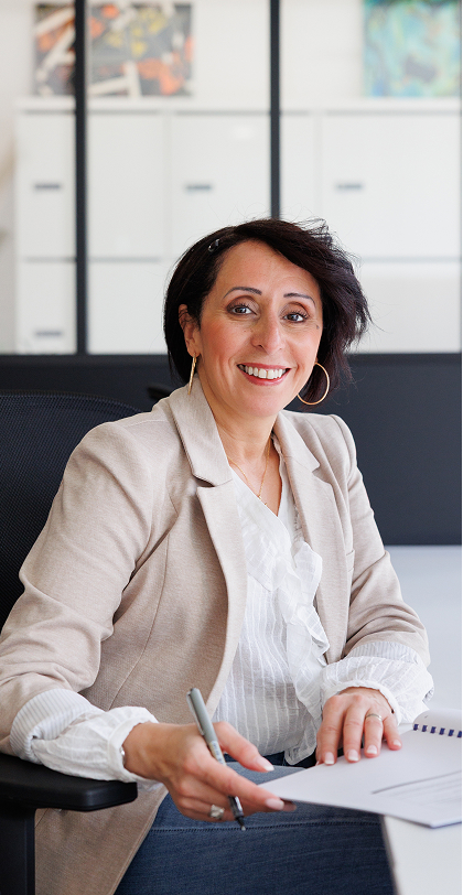 Portrait photo de Rachida Trabelsi, fondatrice du cabinet Heyly Conseils